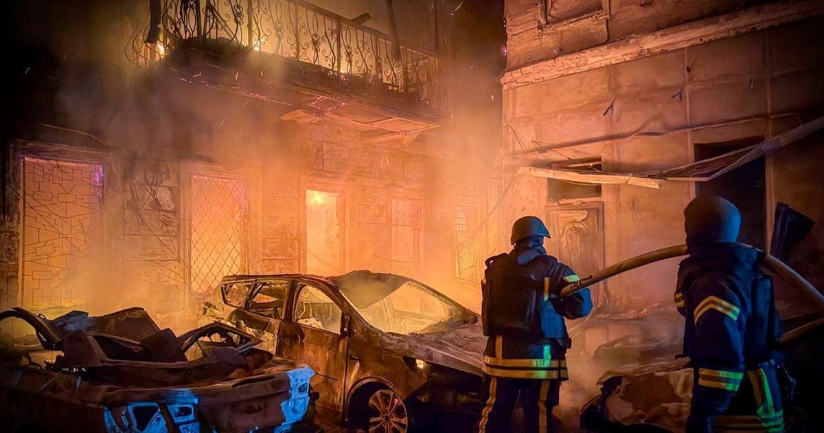 Усередині було 12 дітей: росіяни вдарили по автобусу на Одещині — що відомо про наслідки (фото)