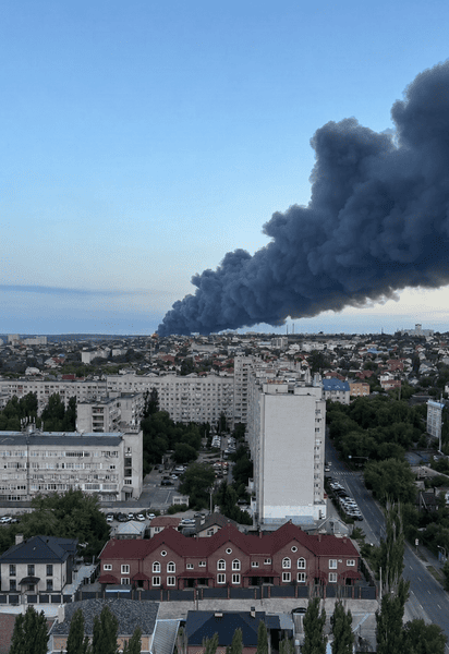 Пожар после атаки на Волгоград 31 июля