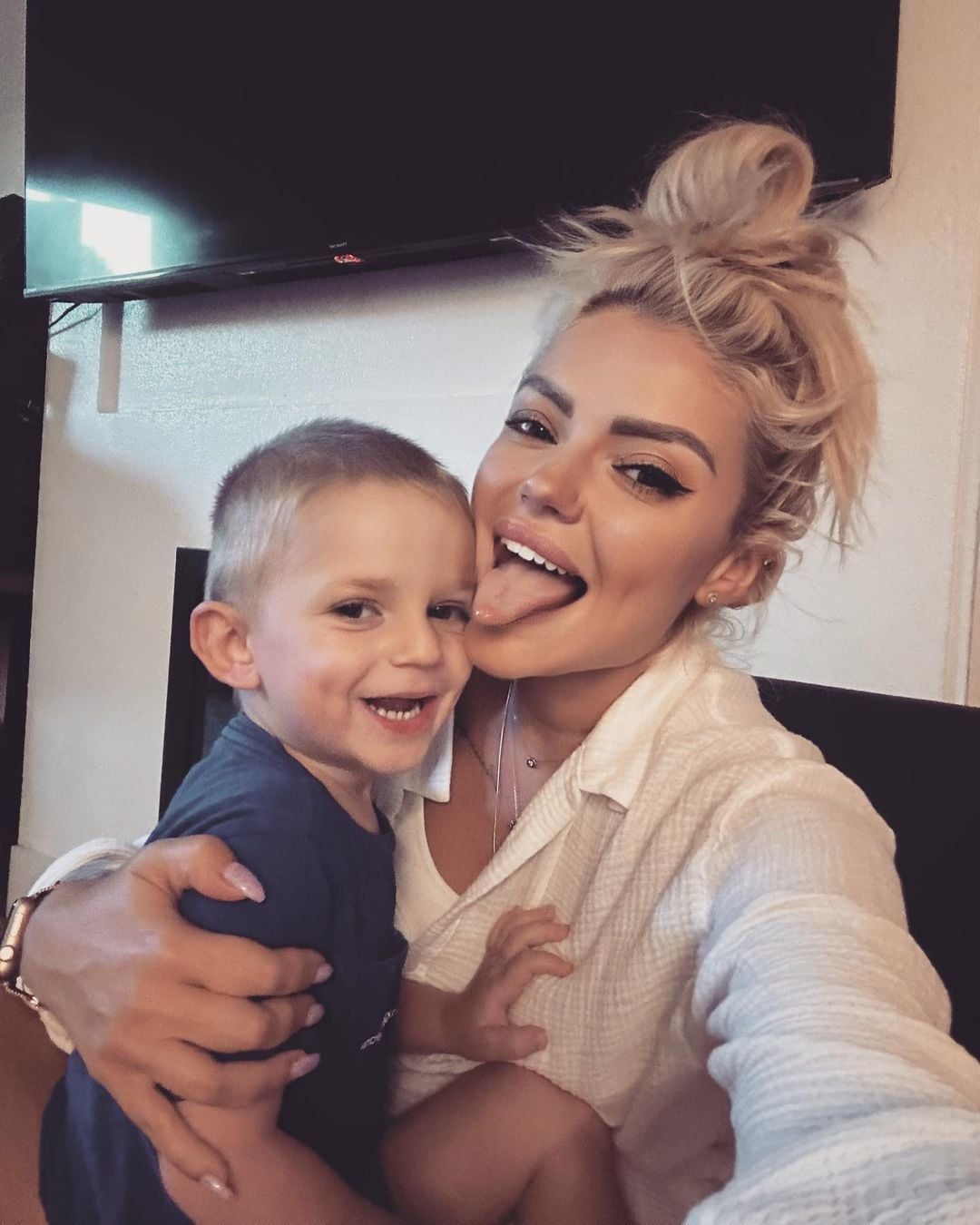 Избранница Дмитрия Ступки с сыном / © instagram.com/barabanova_juliya