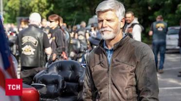 Ще той екстремал! Президент Чехії потрапив до лікарні після їзди на мотоциклі