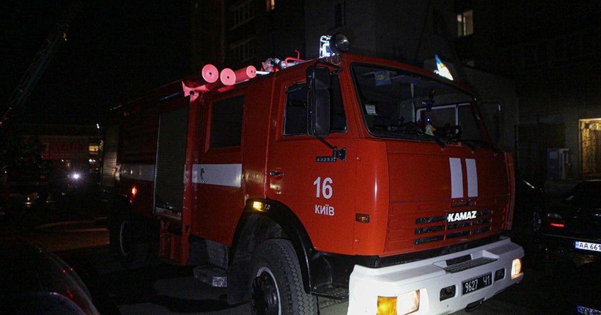 Рятувальники ліквідували пожежу у квартирі на Березняках у Києві