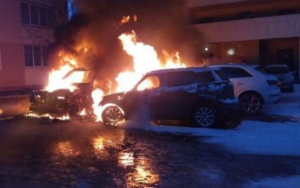 На Київщині згоріли три авто: що відомо (фото)