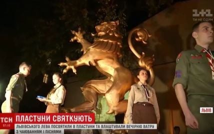 Во Львове открыли памятник льву, который возвели к 100-летию ЗУНР