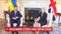 Експерти розповіли, що означає вибір вбрання Терези Мей на зустріч з Гройсманом