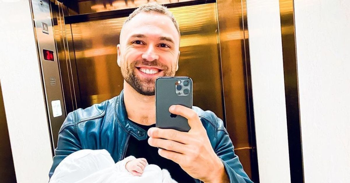 Экс -"Холостяк" Михайлюк умилил снимком с новорожденной дочерью