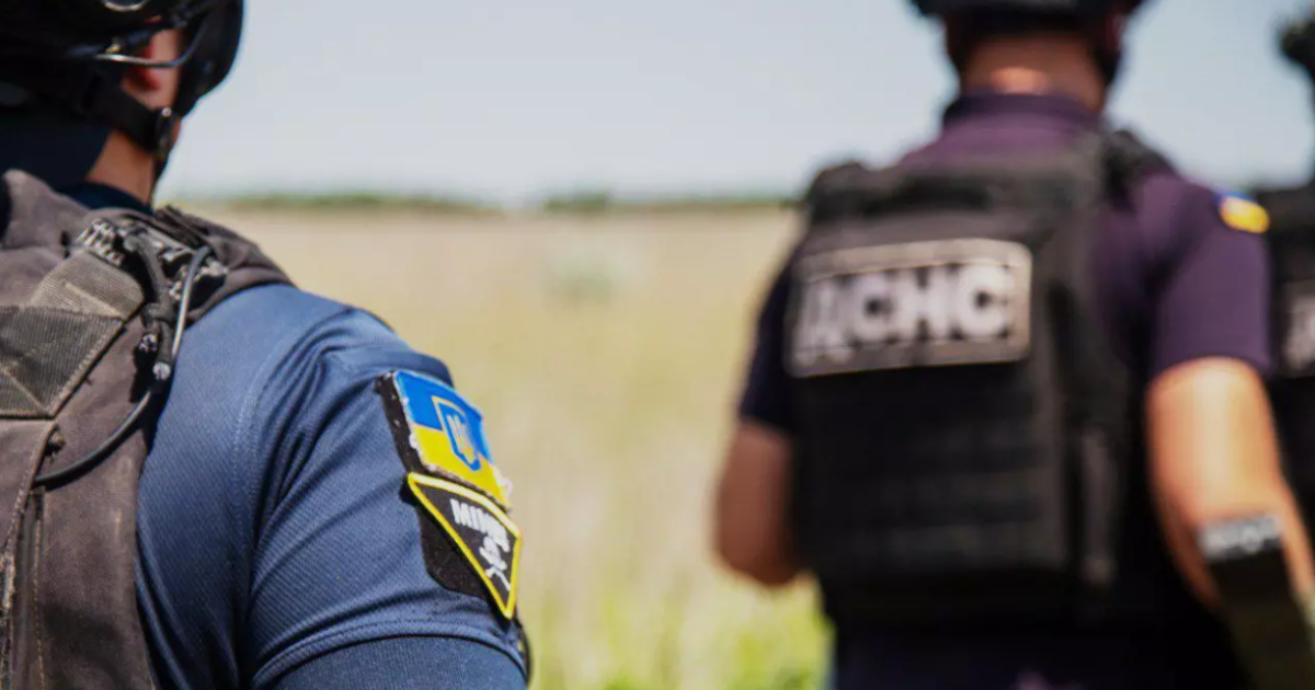 Піротехніки ДСНС підірвалися на боєприпасі
