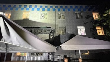 Наслідки атаки БпЛА на пологовий будинок в Одесі_5 / © Facebook/Геннадій Труханов