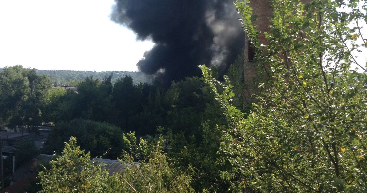 В Буче начался масштабный пожар на промышленном предприятии / © ТСН.ua