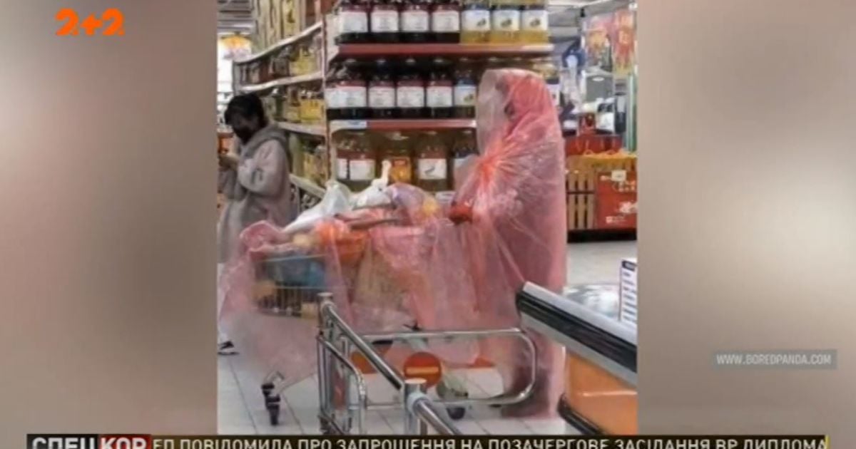 Маска из апельсина или шлем из бутыля. Спасают ли от коронавируса креативные средства защиты