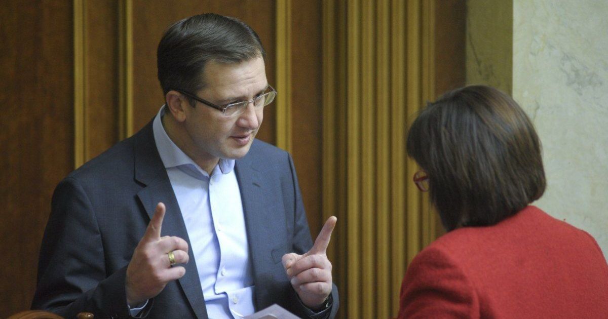 Экс-министр финансов Уманский заявил, что его отправили в отставку из-за попытки уволить глав таможни и налоговой