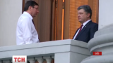 Нічні, вже традиційні, переговори на Банковій проводить Петро Порошенко
