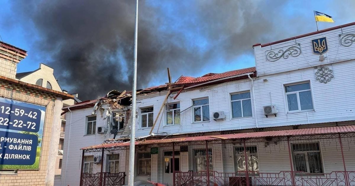 По Макарову російські загарбники завдають ракетних та артилерійських ударів: відео