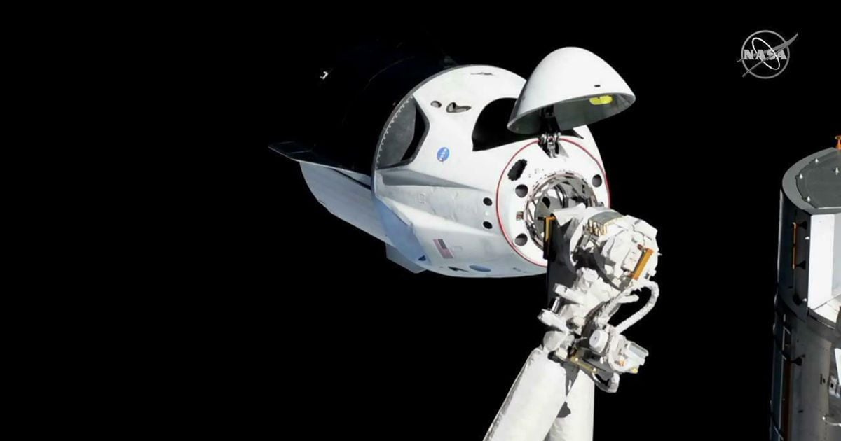Космический корабль Маска Crew Dragon успешно отстыковался от МКС