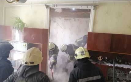 В доме в Одессе обвалился потолок: погибла женщина