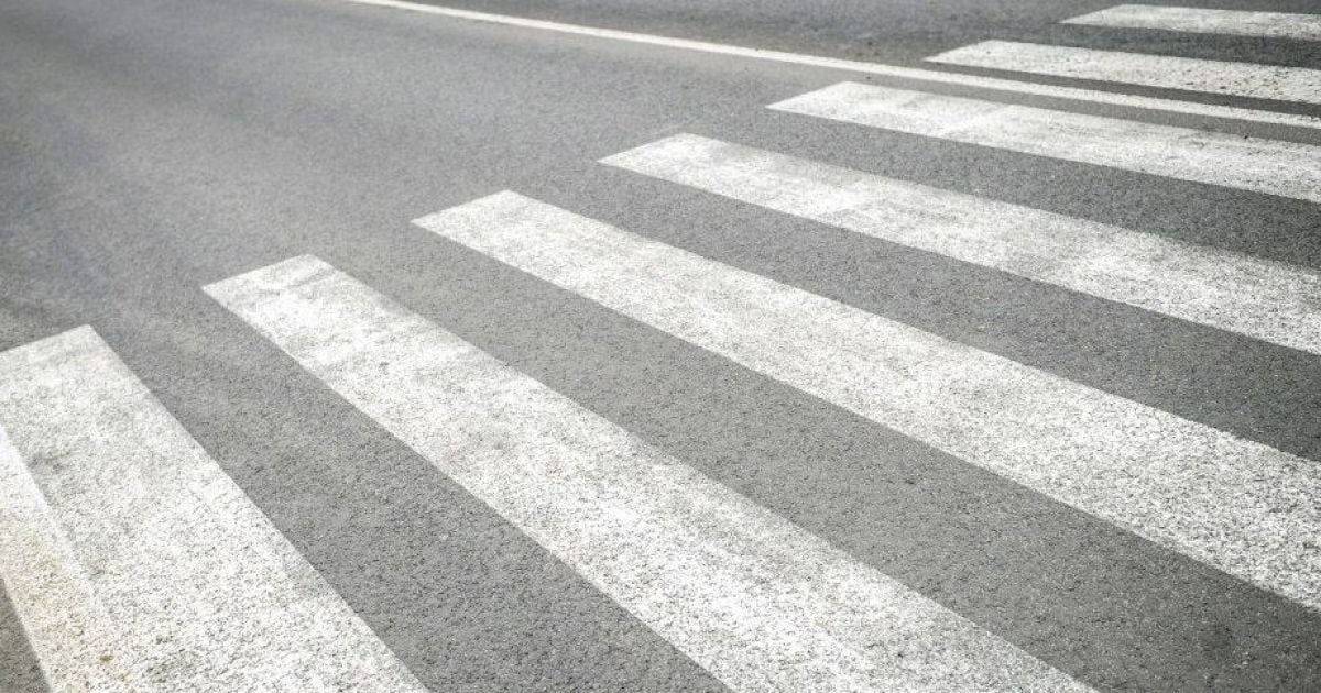 В Сети появилось видео момента сбивания легковушкой трех девушек на пешеходном переходе в Киеве