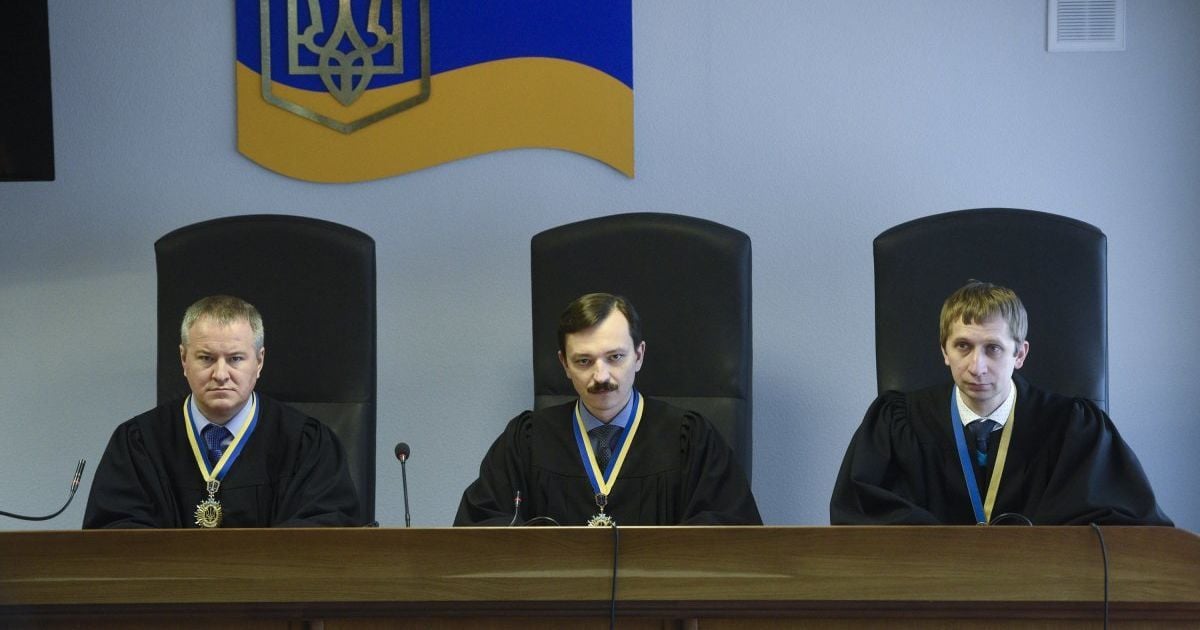 Януковичу відмовили у відкликанні державних адвокатів