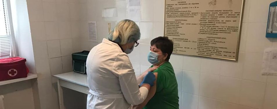 Перші в Україні: у Моршині проводять вакцинацію всіх містян заради колективного імунітету