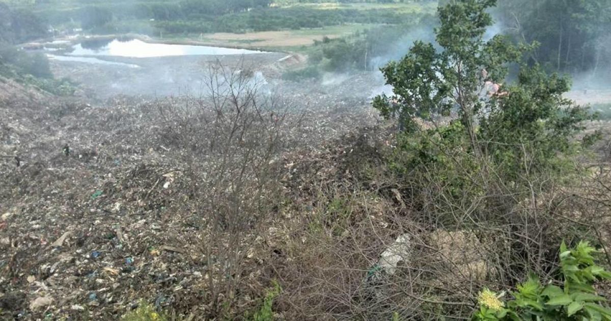 Под Львовом вблизи Грибовичской свалки треснула дамба