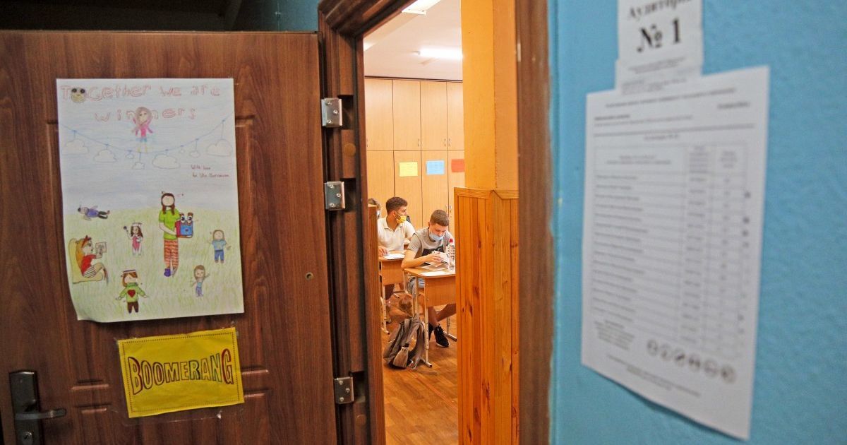 Вступ 2020: у Міносвіти запустили для абітурієнтів "гарячі лінії"