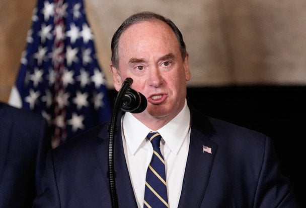 Міністр ВМС США Джон Фелан залишає посаду серед конфлікту з керівництвом Пентагону