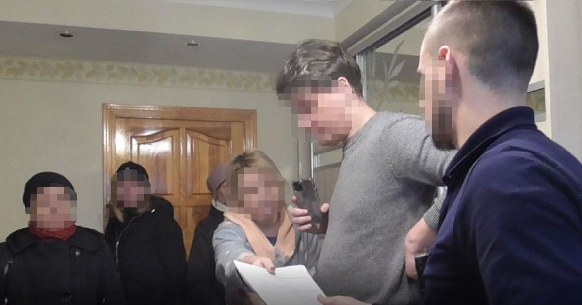 У Києві посадовці Шевченківської РДА наживалися на облаштуванні укриттів у школах