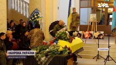 Винищувачі над Вінницею: у місті віддали останню шану загиблому льотчику