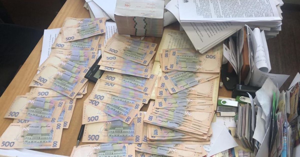 У Києві на хабарі у 650 тис. грн викрили посадовця структури "Укравтодору"