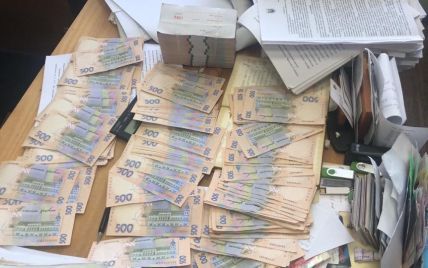 В Киеве на взятке в 650 тыс. грн поймали чиновника структуры "Укравтодора"