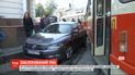 Неправильно припаркованное авто на час заблокировало движение по столичному Подолу
