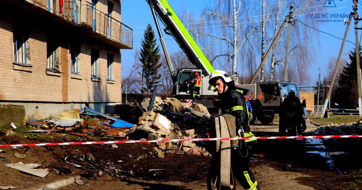 У Ржищеві на місці прильоту дронів завершилися пошукові роботи: названо остаточну кількість жертв