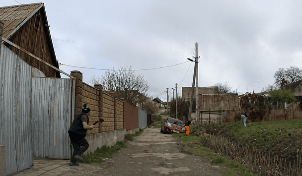 У Запоріжжі чоловік з сокирою атакував патрульних, рятуючи водія-втікача у СЗЧ (відео)