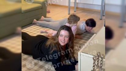 Наталія Могилевська замилувала відео, як вдома тренується з 4-річною донькою