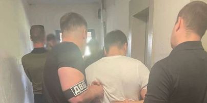 В Одесі поліцейський вимагав гроші у мами, чия дитина випала з вікна і загинула: подробиці