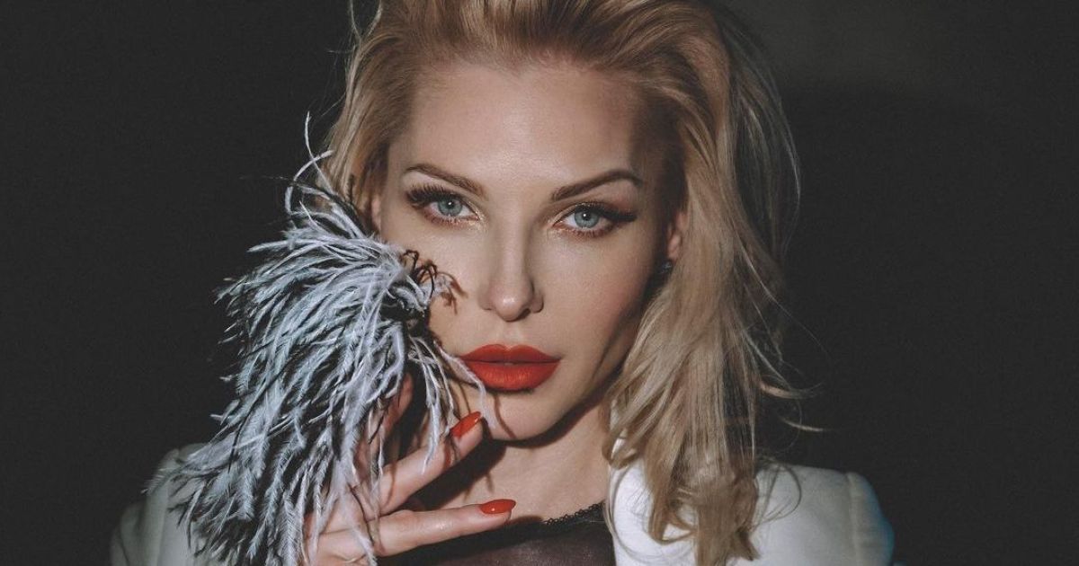 Дарья Трегубова прокомментировала откровенные сцены с Тарасом Цымбалюком в клипе группы "Ленинград"