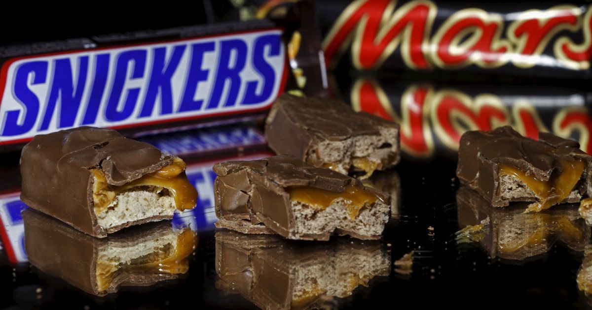 Батончики Mars и Snickers отзывают в более чем 50 странах из-за кусочка пластика