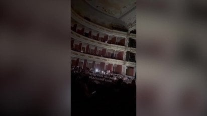 У Києві під час вистави зникло світло: глядачі та актори співали в темряві