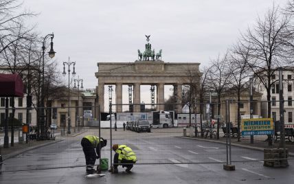 Новый год на карантине: в Германии еще днем закрыли магазины, не позволяют салюты и скопления людей
