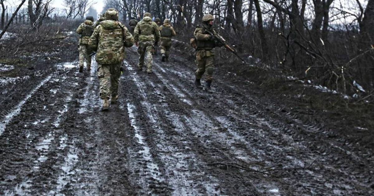 На Донбасі зник український військовий