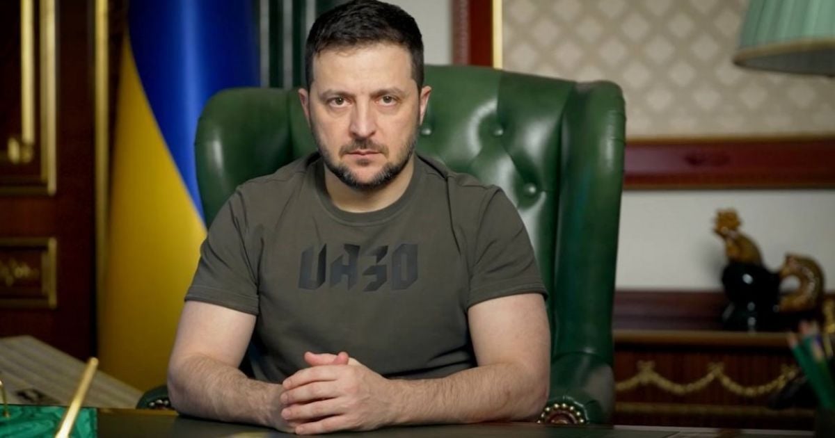 Зеленський заявив про важку ситуацію на фронті: "Не залишилось живого місця"