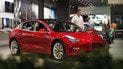 Работники Tesla заявили, что Model 3 на заводе "ремонтируют" изолентой. Фото