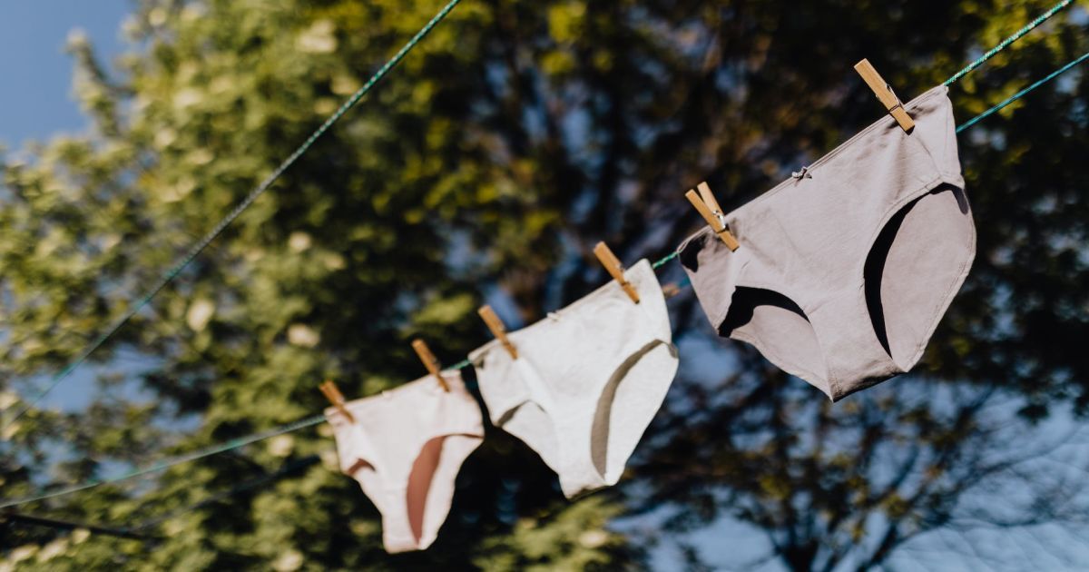 Навіщо на жіночій білизні пришивають бантик?