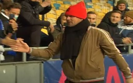 Зі сльозами на очах: Мілевський попрощався з фанатами "Динамо" на "Олімпійському" (відео)