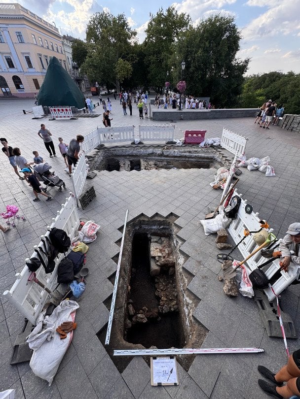 В Одессе на Приморском бульваре найдены уникальные артефакты XIV века (фото)