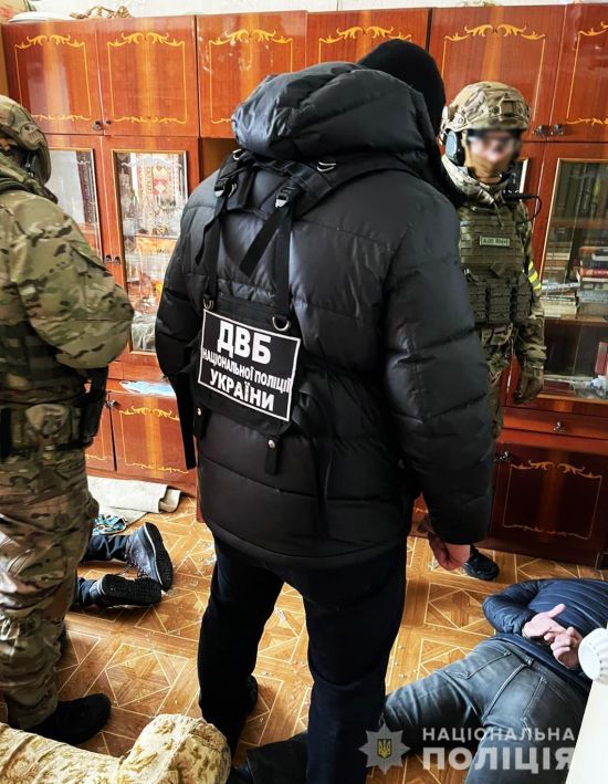 Представлялися поліцейськими: у Харківській області затримали зухвалих грабіжників