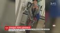 В США чуть не сняли с борта самолета пассажирку из-за слишком глубокого декольте
