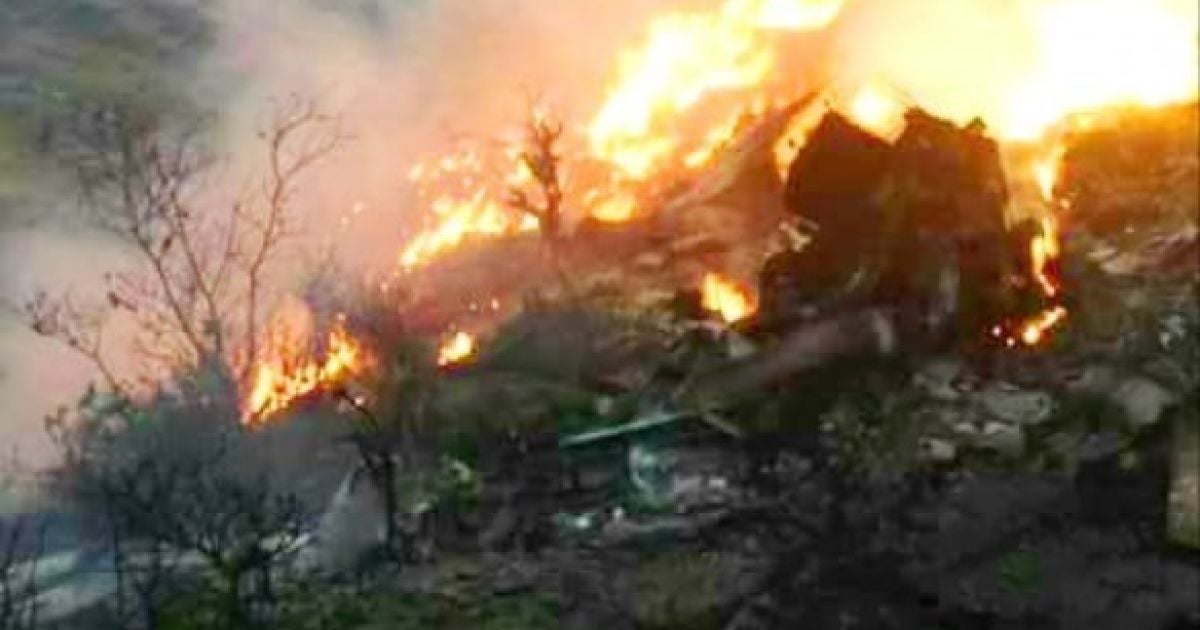 У Мережі опублікували моторошні фото і відео авіакатастрофи в Пакистані