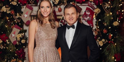 В блестящем платье и с мужем: Катя Осадчая показала новогодний снимок