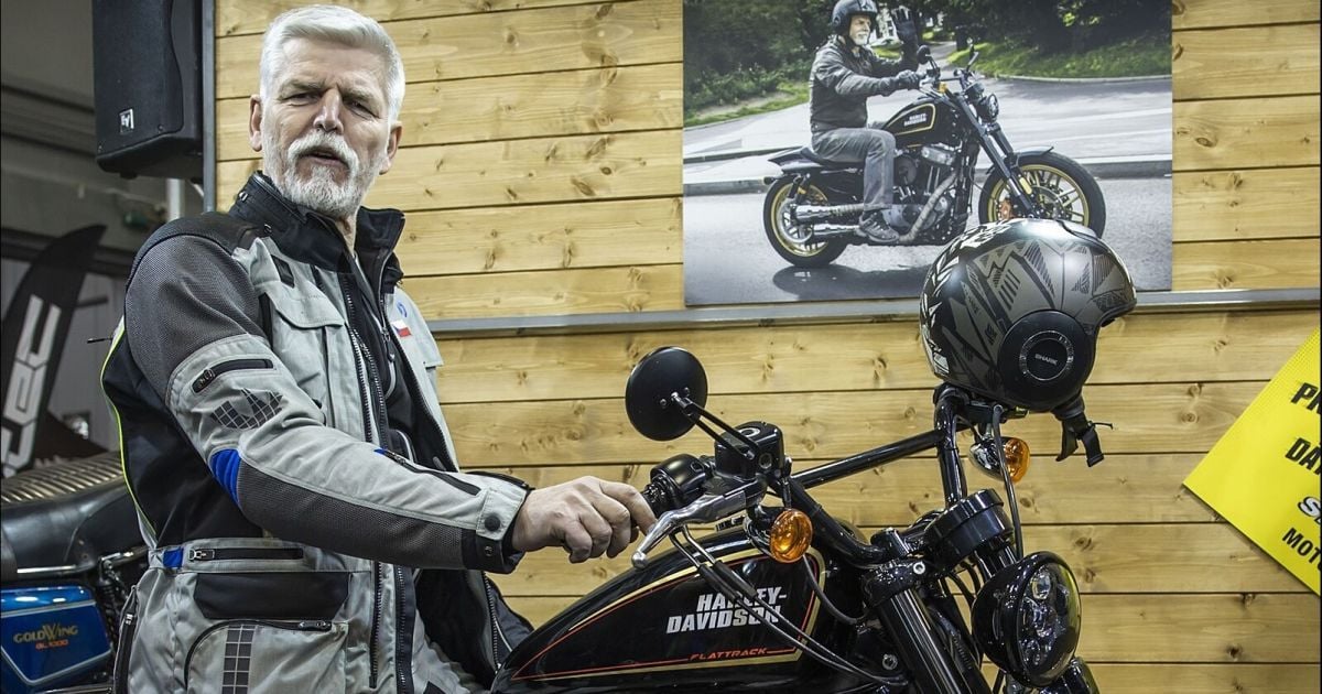 Президент Чехії Петер Павел на мотоциклі