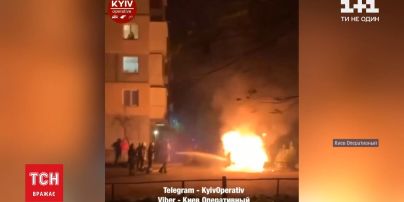 В Киеве дотла сгорел микроавтобус