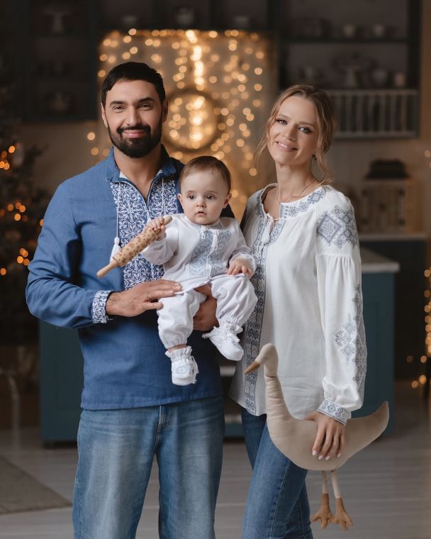 Виталий Козловский с женой и сыном / © instagram.com/yuliabakumenko